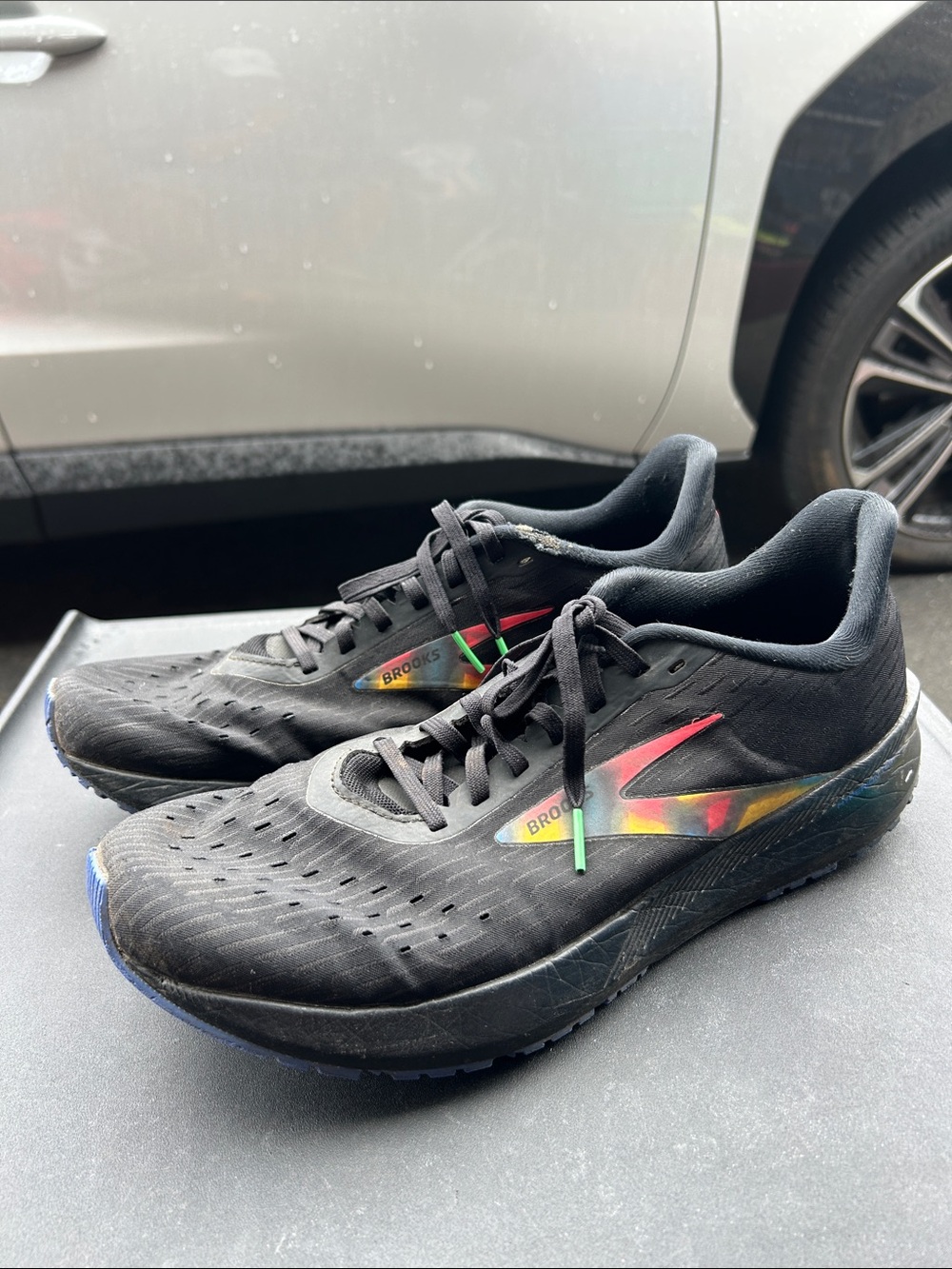 Brooks Hyperion Tempo Mens Black Shoes with Iridescent Logo Accents Sneakers